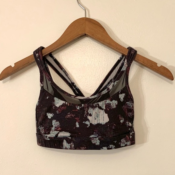 Lululemon Get Down Bra in Static Blossom - Picture 2 of 7